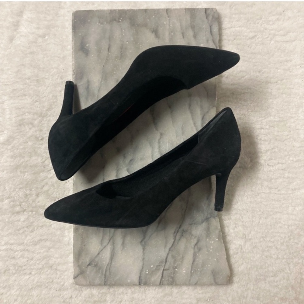 Rockport Heels Pointy Toe Size 9 Black Leather Suede 
Classic Office Minimalist